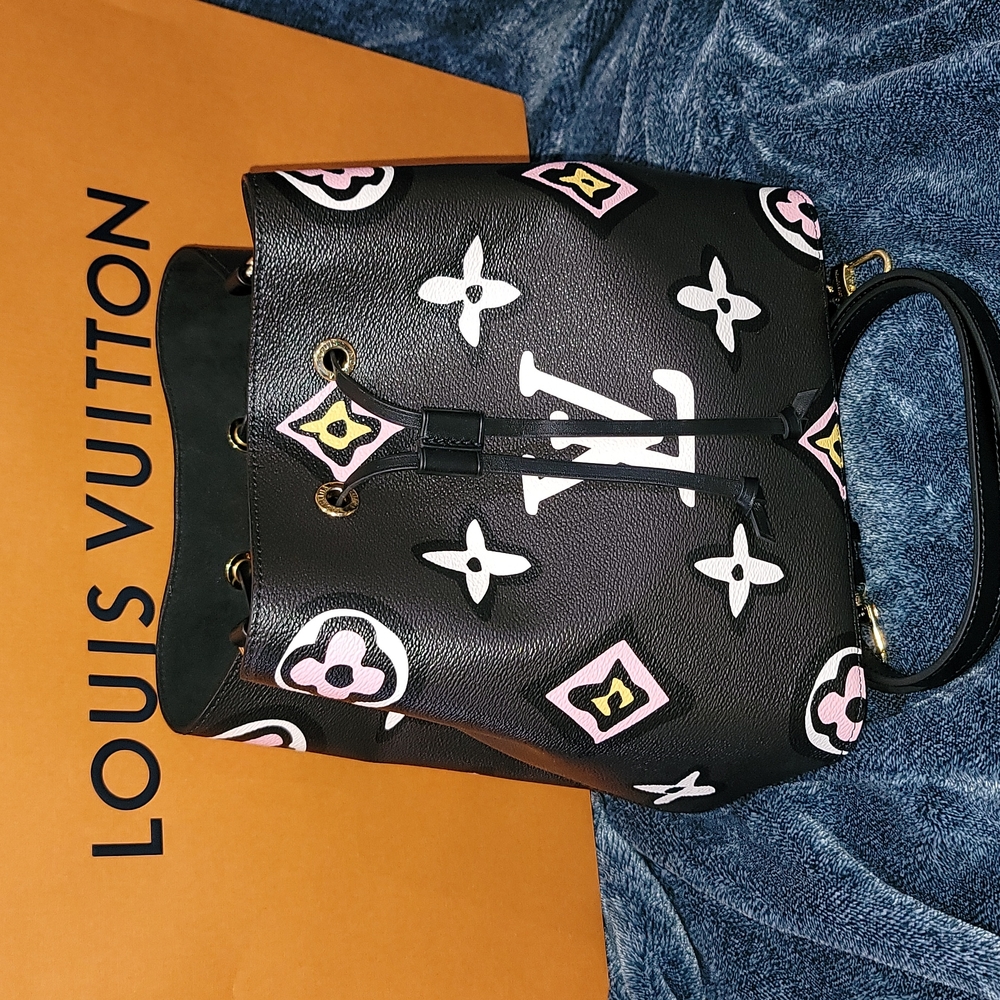 Louis Vuitton Wild at Heart Black Shoulder Bag Monogram Giant Neo Noe Handbag